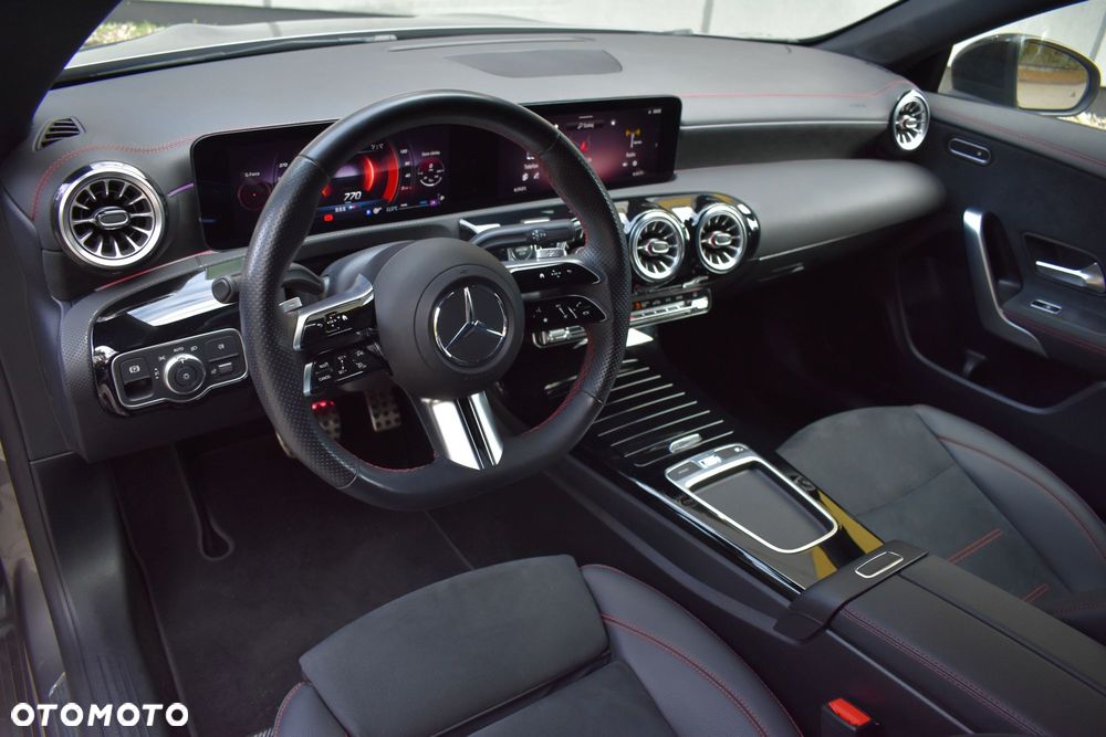 Mercedes-Benz CLA 200 7G-DCT AMG Line Advanced Plus - 22