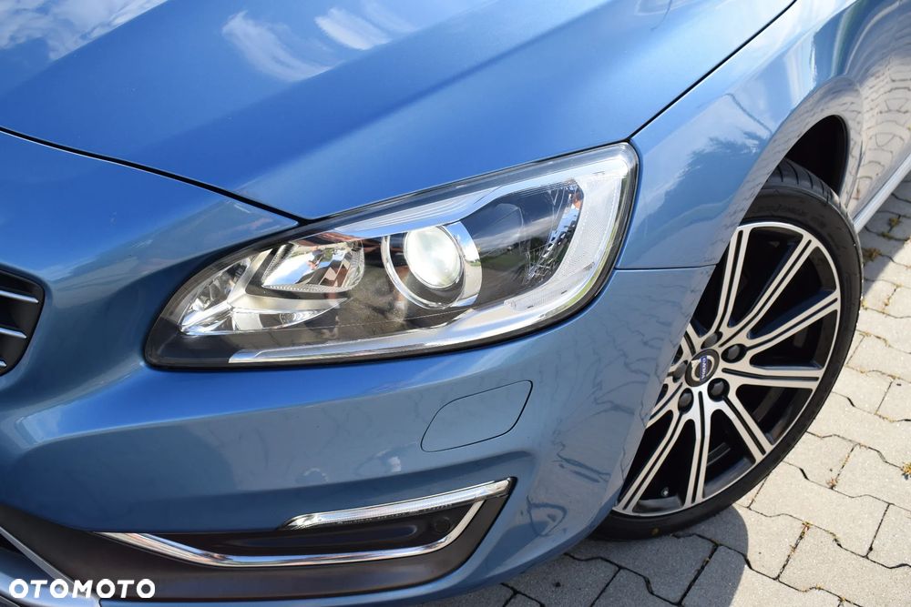 Volvo V60 D4 Geartronic Summum - 17