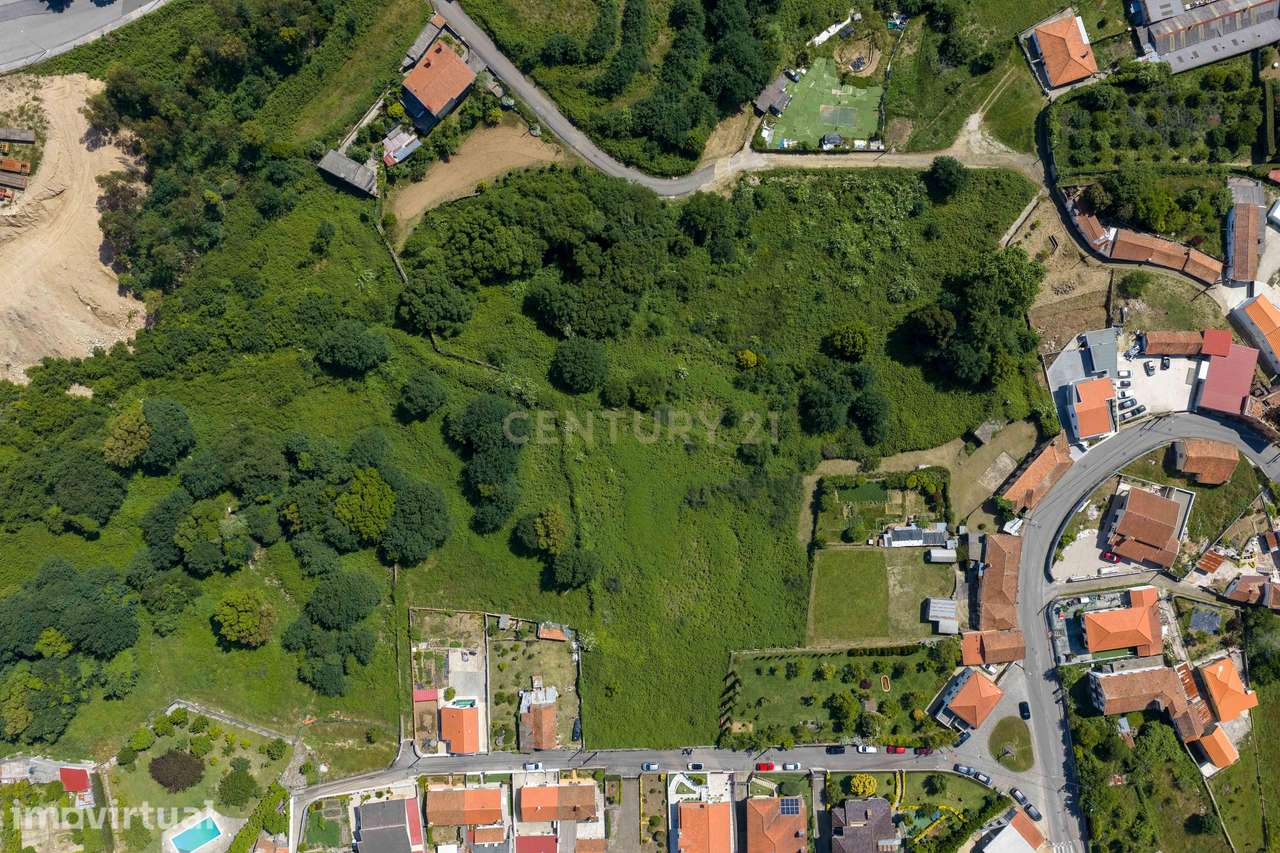 Moradia, 8 354 m², Oliveira de Azeméis, Santiago de Riba-Ul, Ul, Macinhata da Seixa e Madail - Grande imagem: 4/9