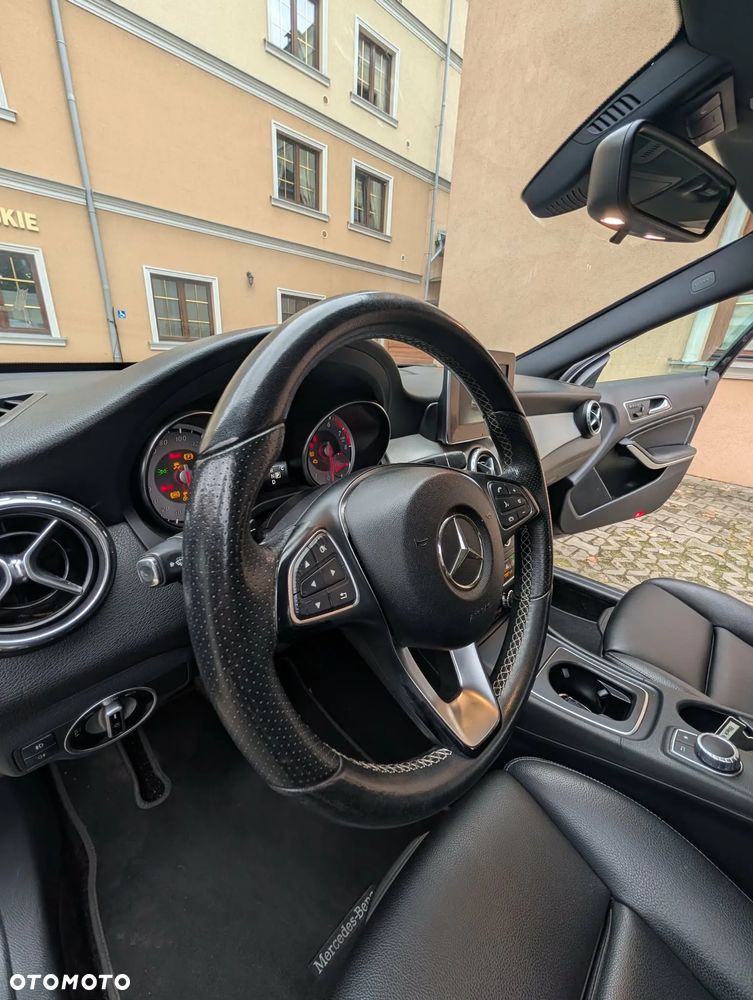 Mercedes-Benz GLA 250 7G-DCT UrbanStyle Edition - 19