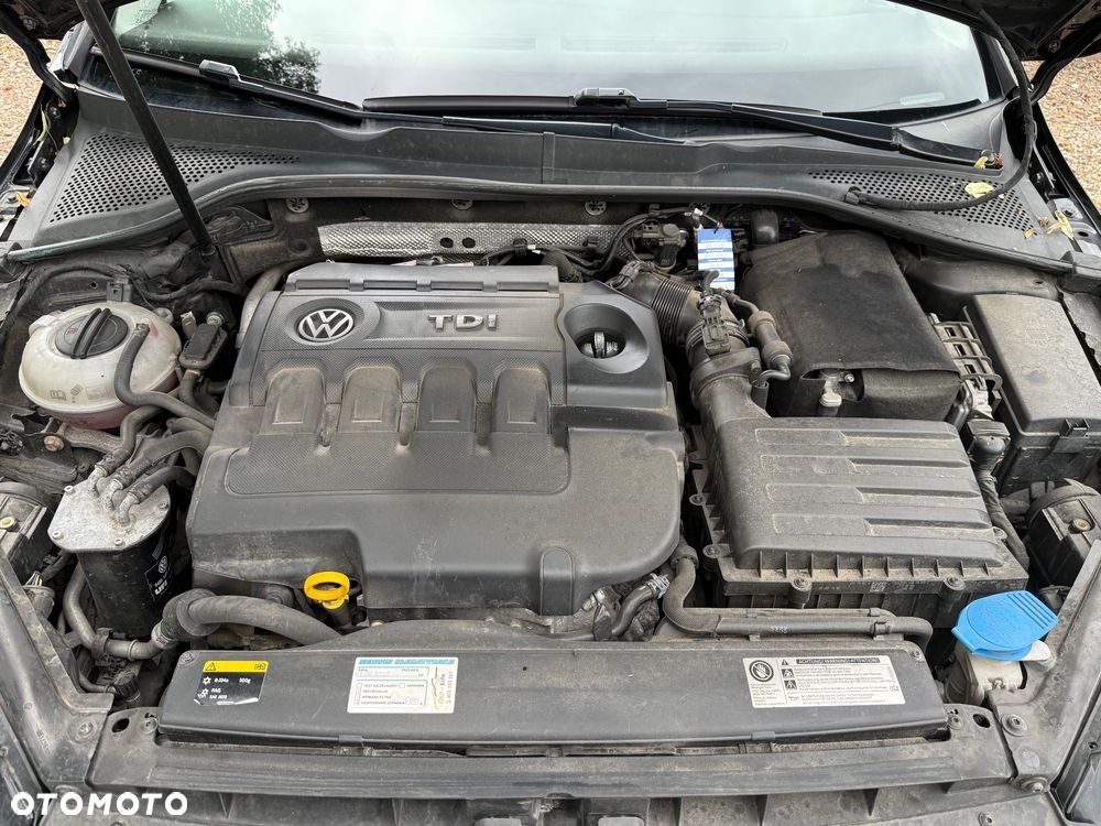 Volkswagen Golf 1.6 TDI DPF DSG Highline - 28