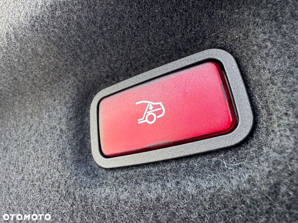 Mercedes-Benz SL AMG 63 4-Matic+ - 23