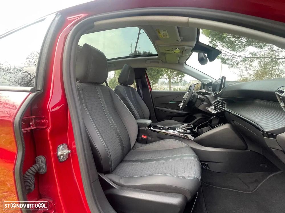 Peugeot e-208 Allure - 19