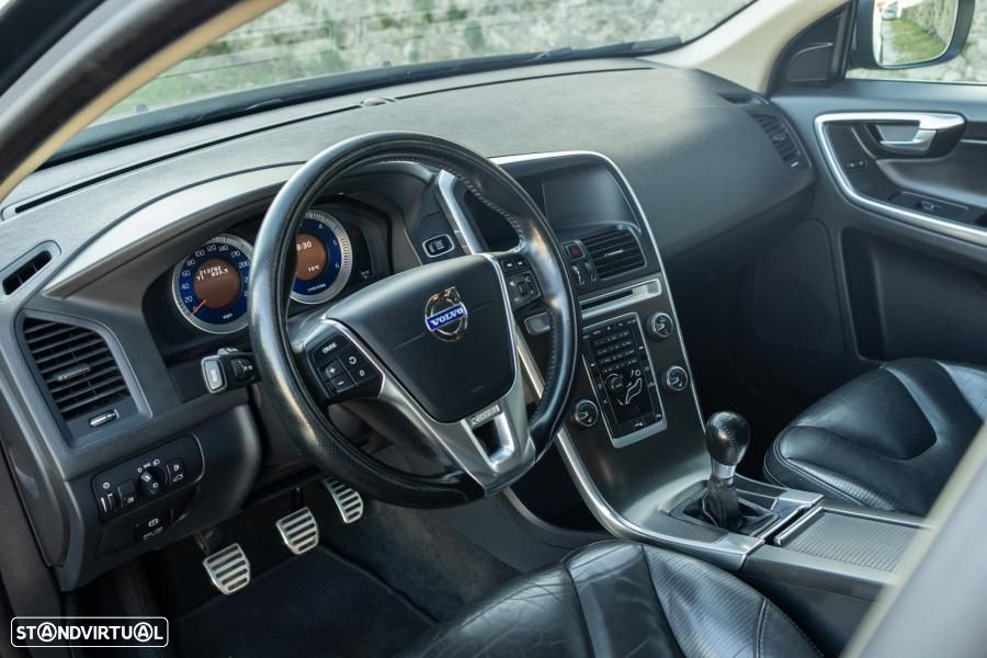 Volvo XC 60 2.0 D3 Drive R-Design 85 Anos Start/Stop - 23