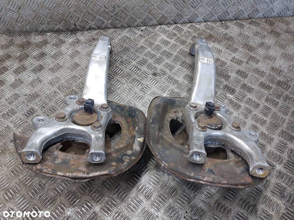 PIASTA ZWROTNICA LEWY PRZÓD + PRAWY PRZÓD LEXUS IS II 2.2 D - 2