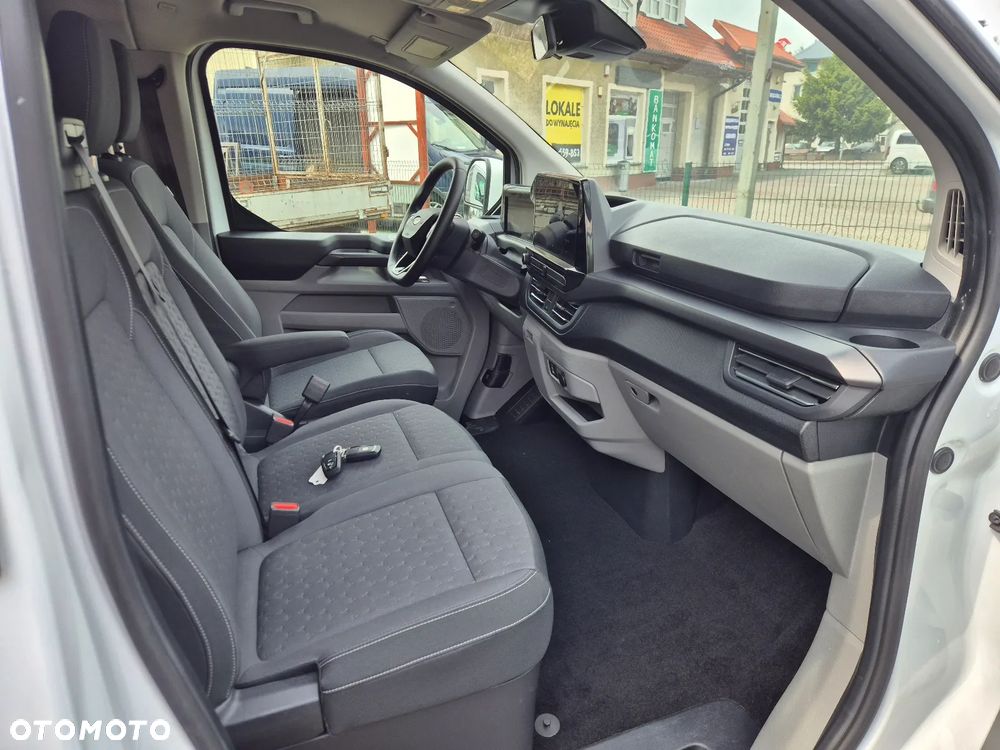 Ford Tourneo Custom - 11