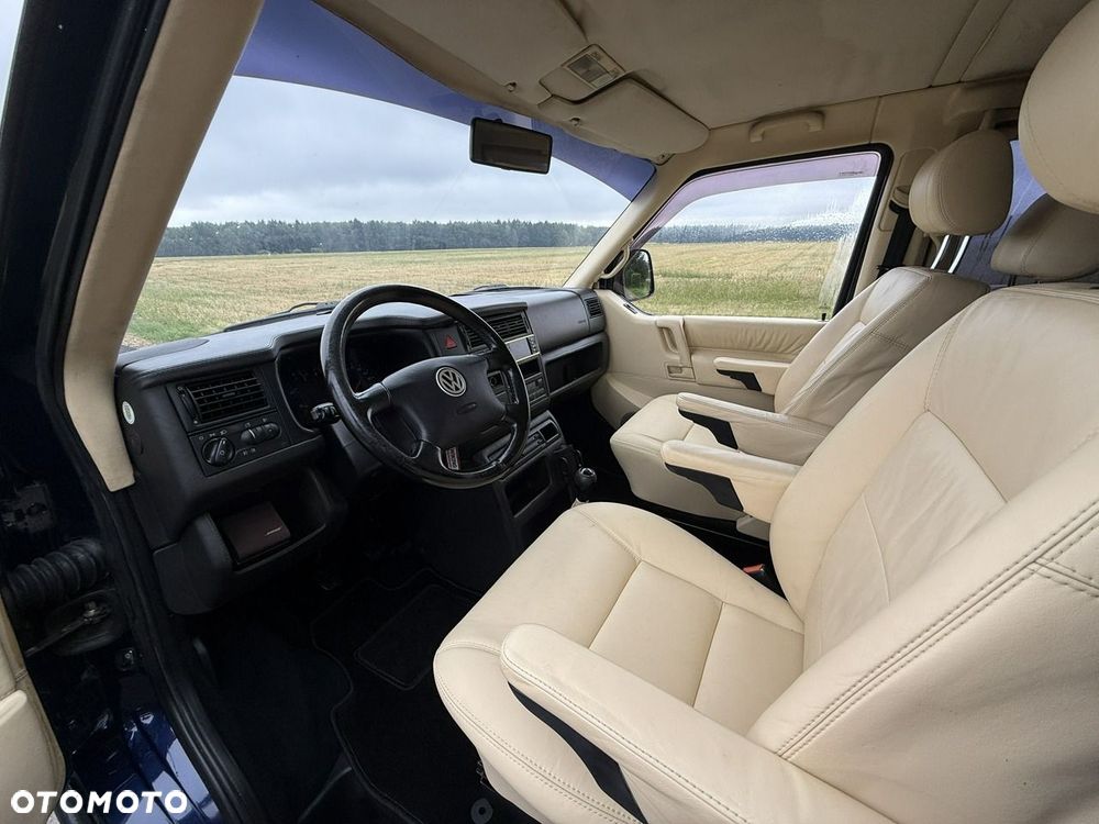 Volkswagen Multivan - 24