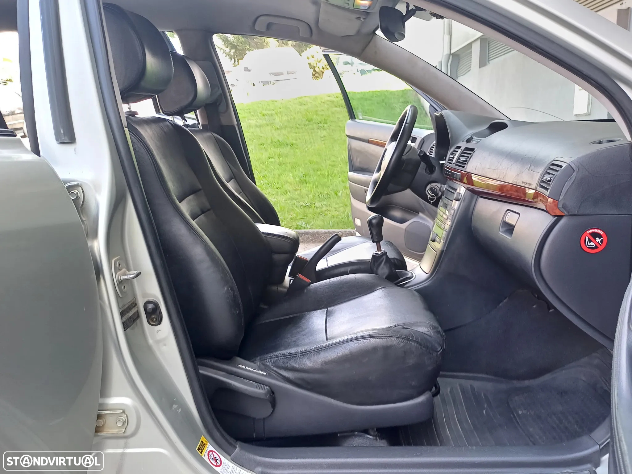 Toyota Avensis SW 2.0 D-4D Sol - 32