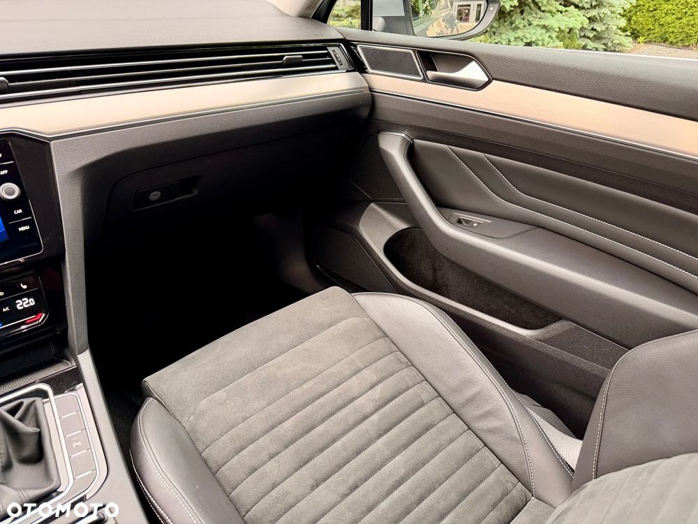 Volkswagen Passat Variant 2.0 TDI 4Mot Elegance DSG - 18