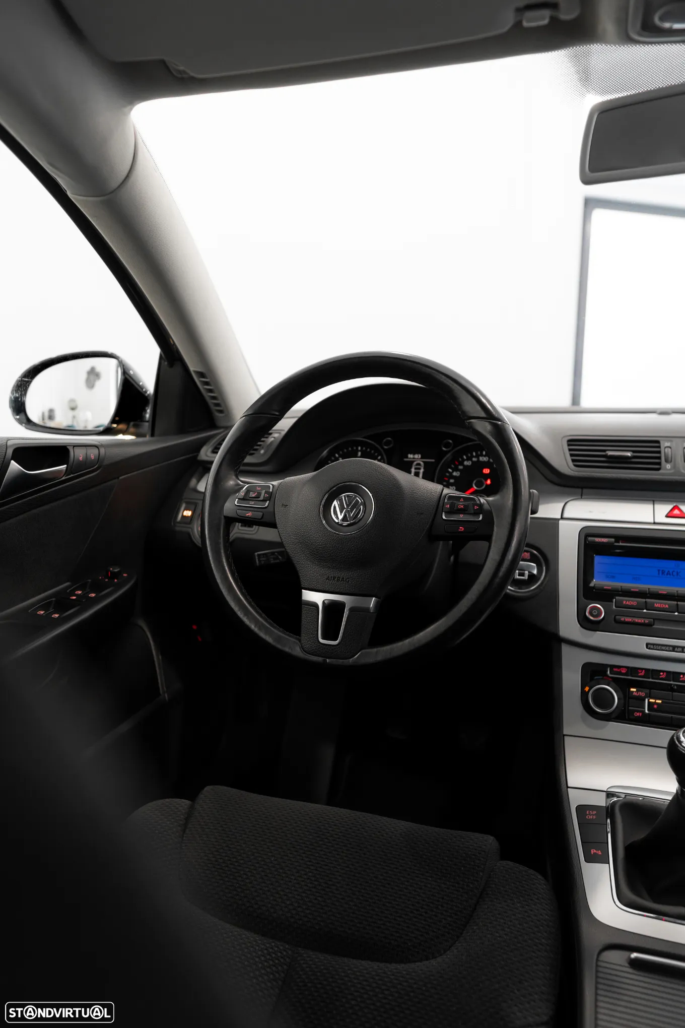 VW Passat 1.6 TDI BlueMotion - 35