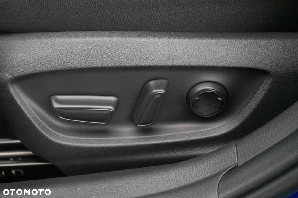 Toyota Camry 2.5 Hybrid Comfort CVT - 27