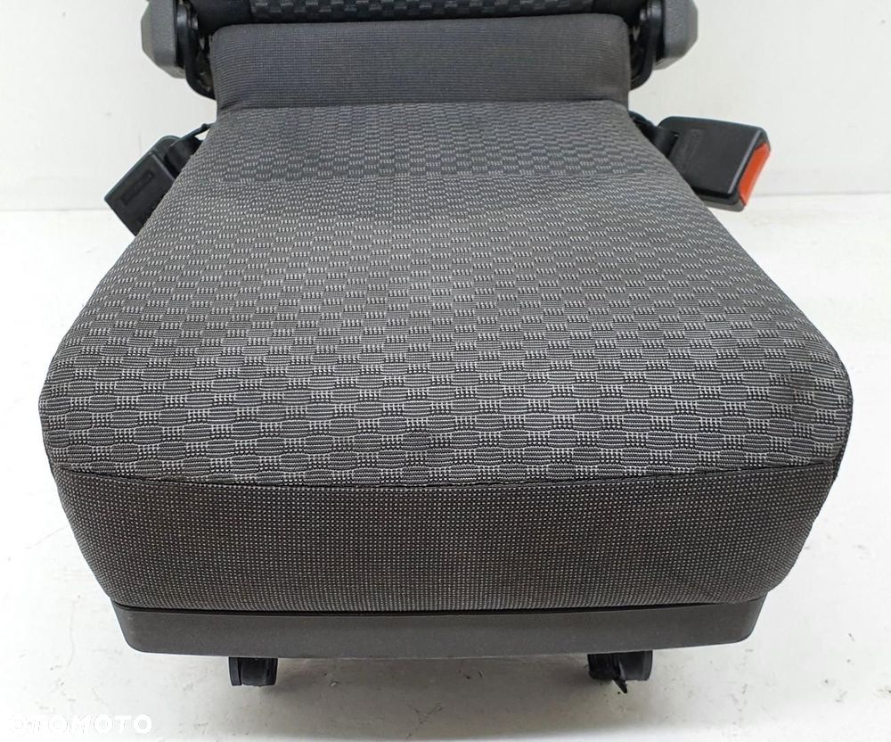 FOTEL ŚRODKOWY TYŁ TYLNY PÓLKA ZAPINKA II RZĄD FORD FOCUS C-MAX MK1 - 2