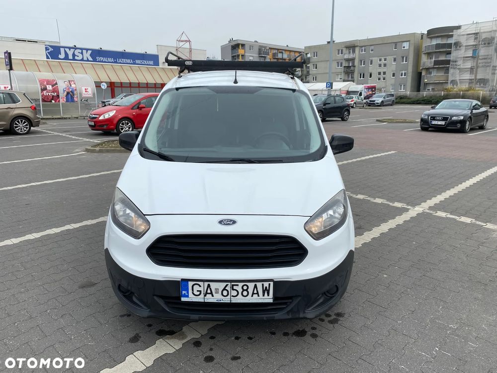 Ford Transit Courier - 32