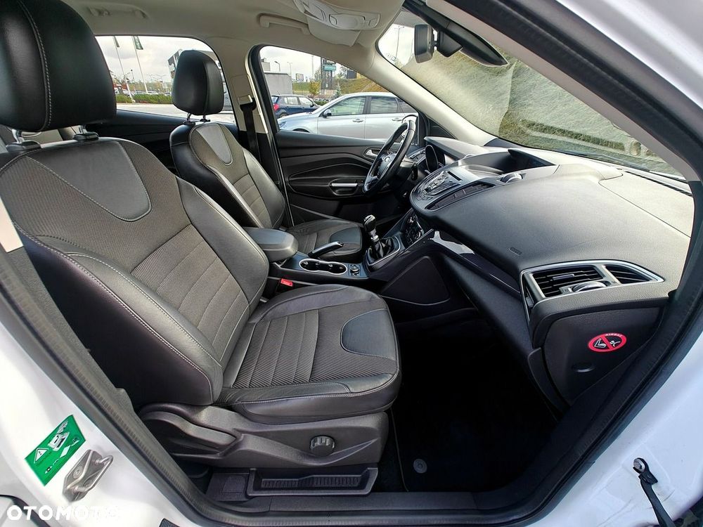Ford Kuga - 36