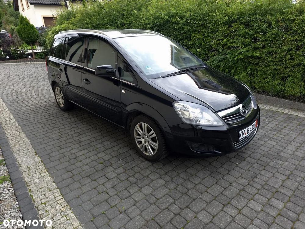 Opel Zafira 1.8 Cosmo - 1