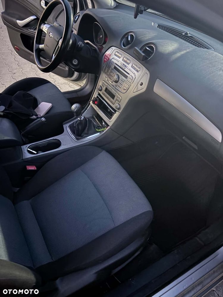 Ford Mondeo 2.0 TDCi Ambiente - 12