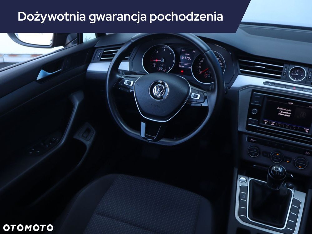 Volkswagen Passat - 9