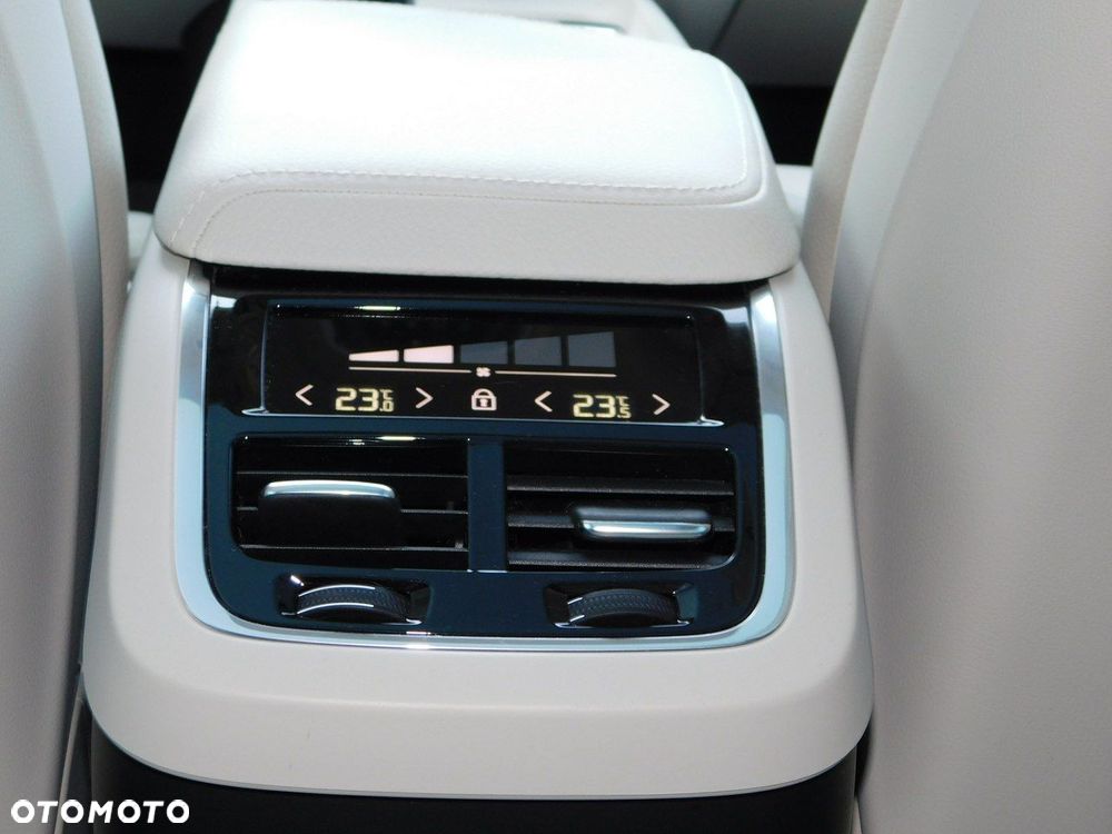 Volvo XC 60 D3 Momentum Pro - 23