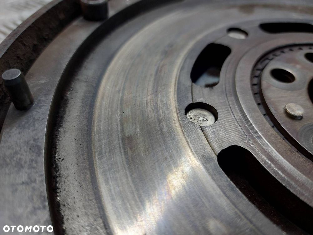 KOŁO DWUMASOWE AUDI A4 B5 PASSAT B5 1.6 8V 058105266 - 2