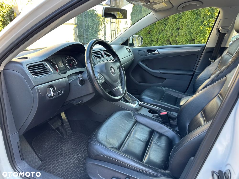 Volkswagen Jetta 2.0 TDI Highline CityLine DSG - 2