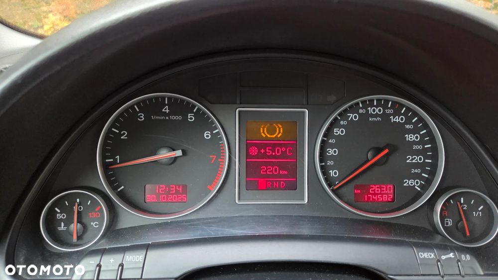 Audi A4 Limousine - 10