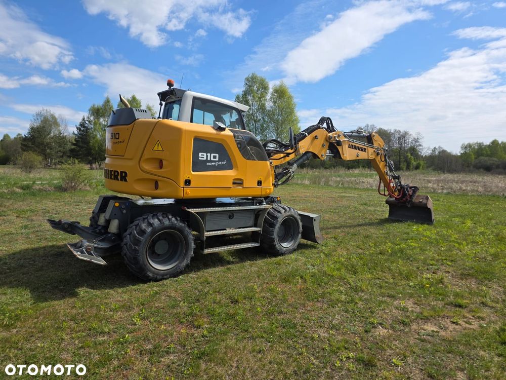 Liebherr A310 - 2