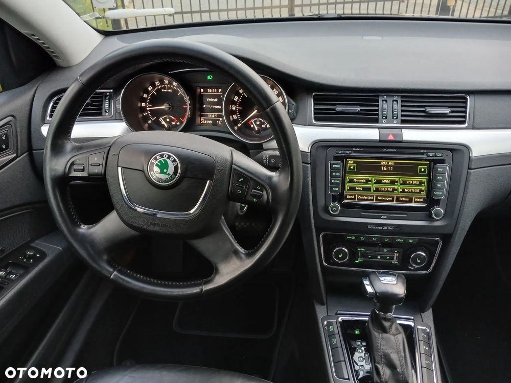 Skoda Superb 2.0 TDI DSG Exclusive - 26