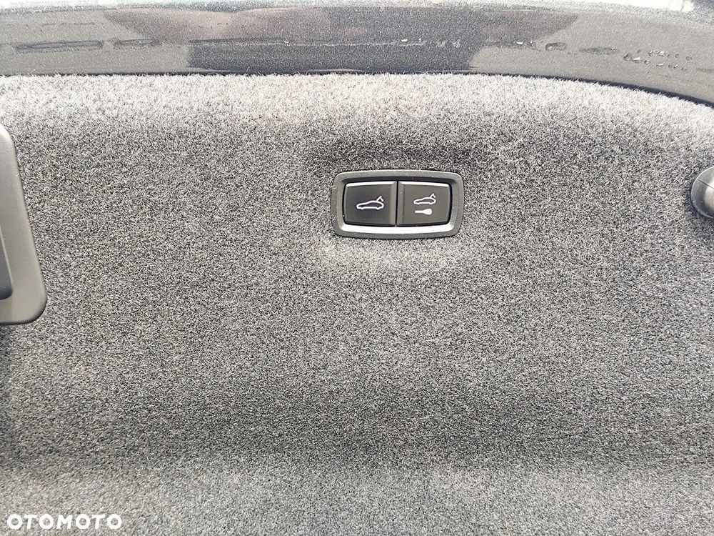 Porsche Taycan Turbo - 35