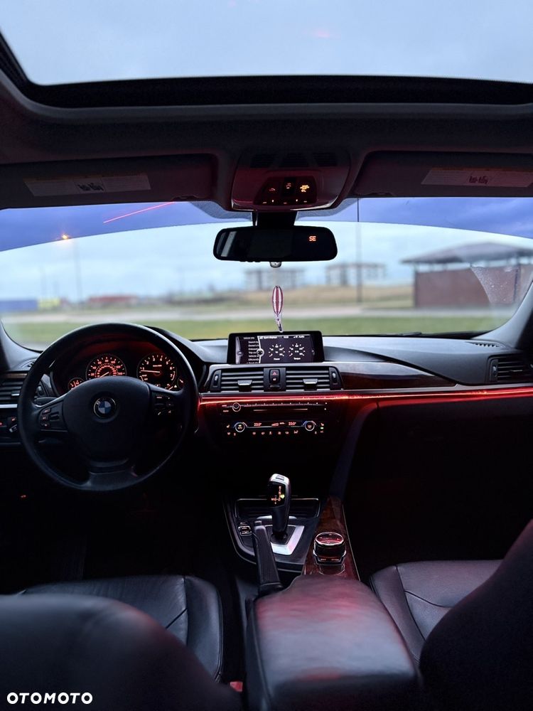 BMW Seria 3 328i xDrive Luxury Line - 10