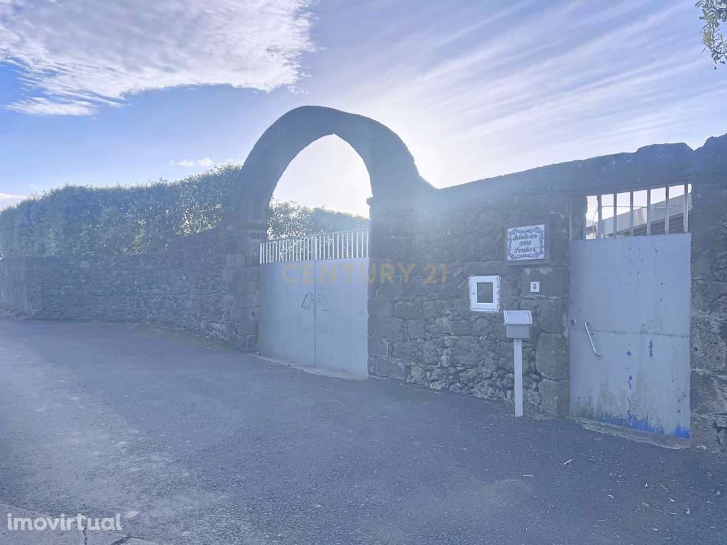 Quinta com Moradia em Rabo de Peixe – Espaço, Tranquilidade e Potencia - Grande imagem: 2/40