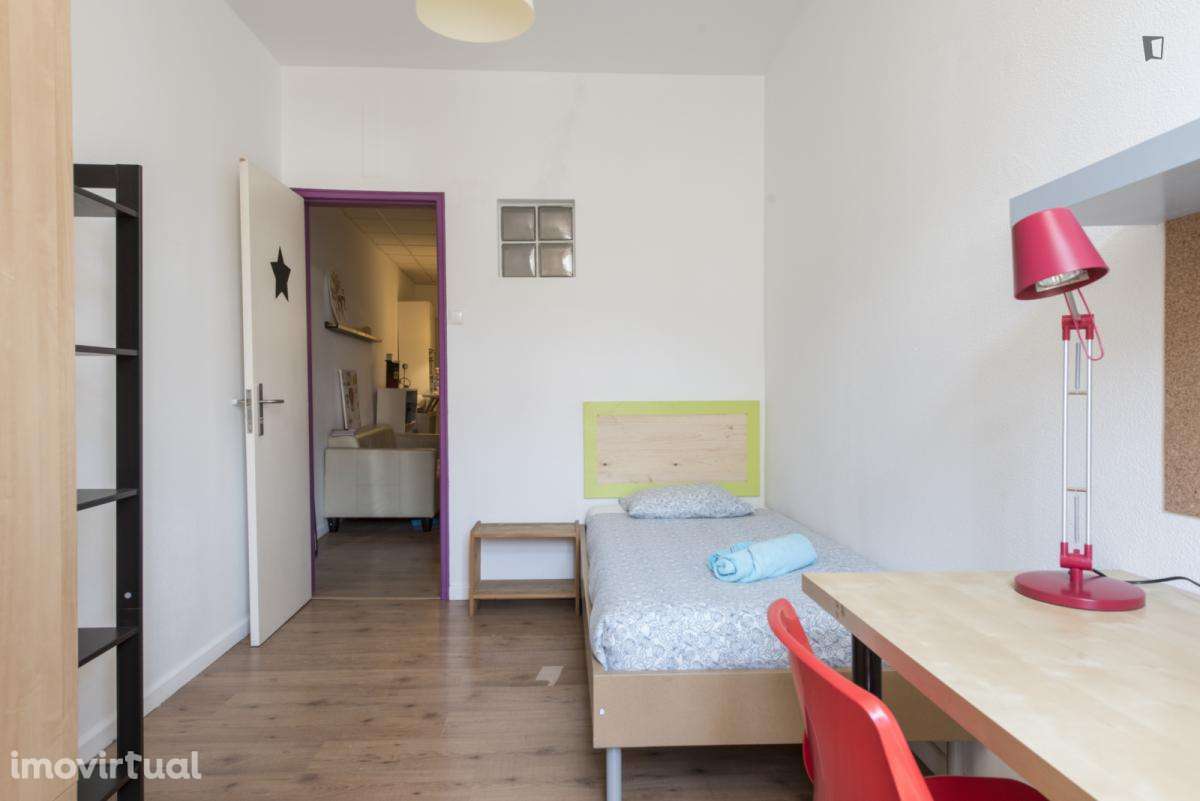 Quarto - localizado em Intendente Lisbon - Grande imagem: 5/21