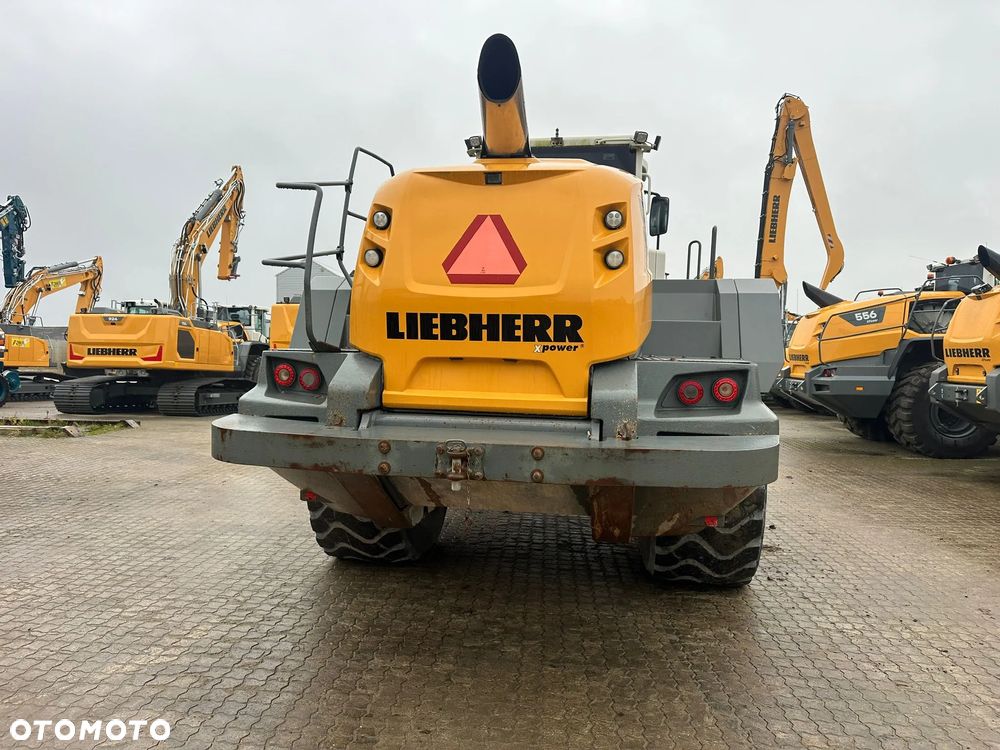 Liebherr L586 XPOWER - 9