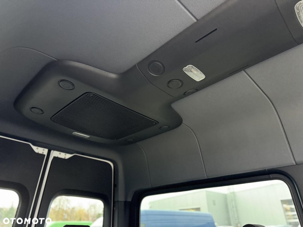 Mercedes-Benz Sprinter - 15