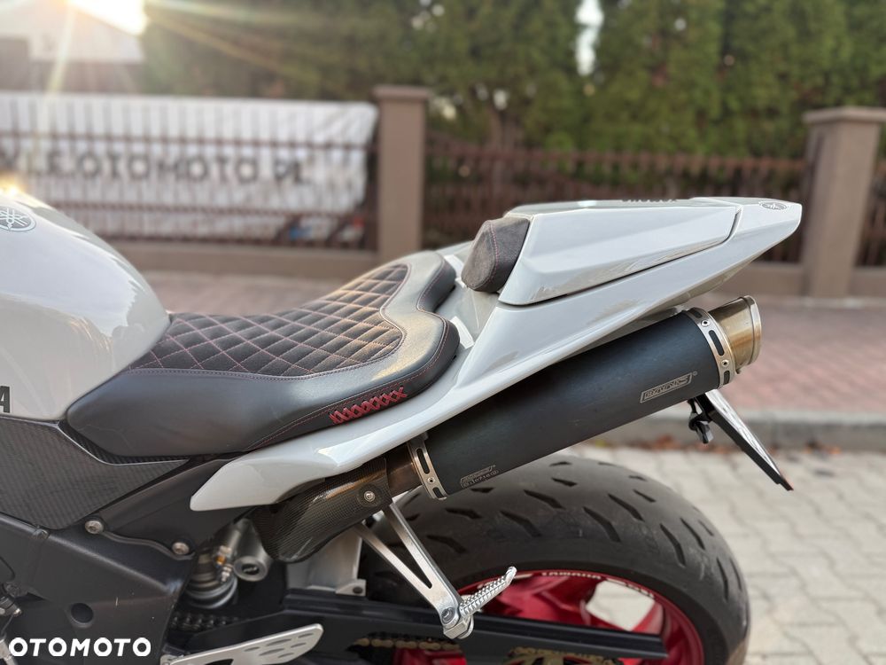Yamaha R1 - 26