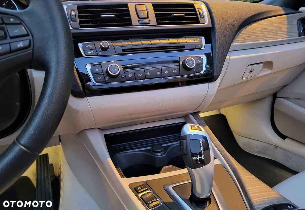 BMW Seria 2 218d Luxury Line - 25