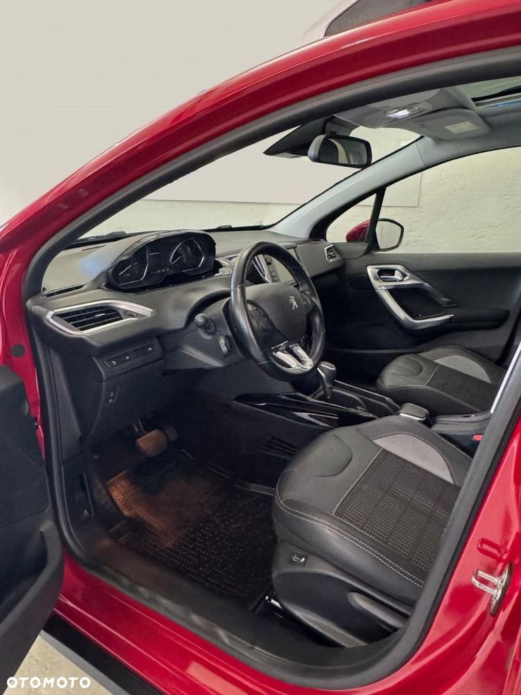 Peugeot 2008 1.2 Pure Tech Allure S&S EAT6 - 21