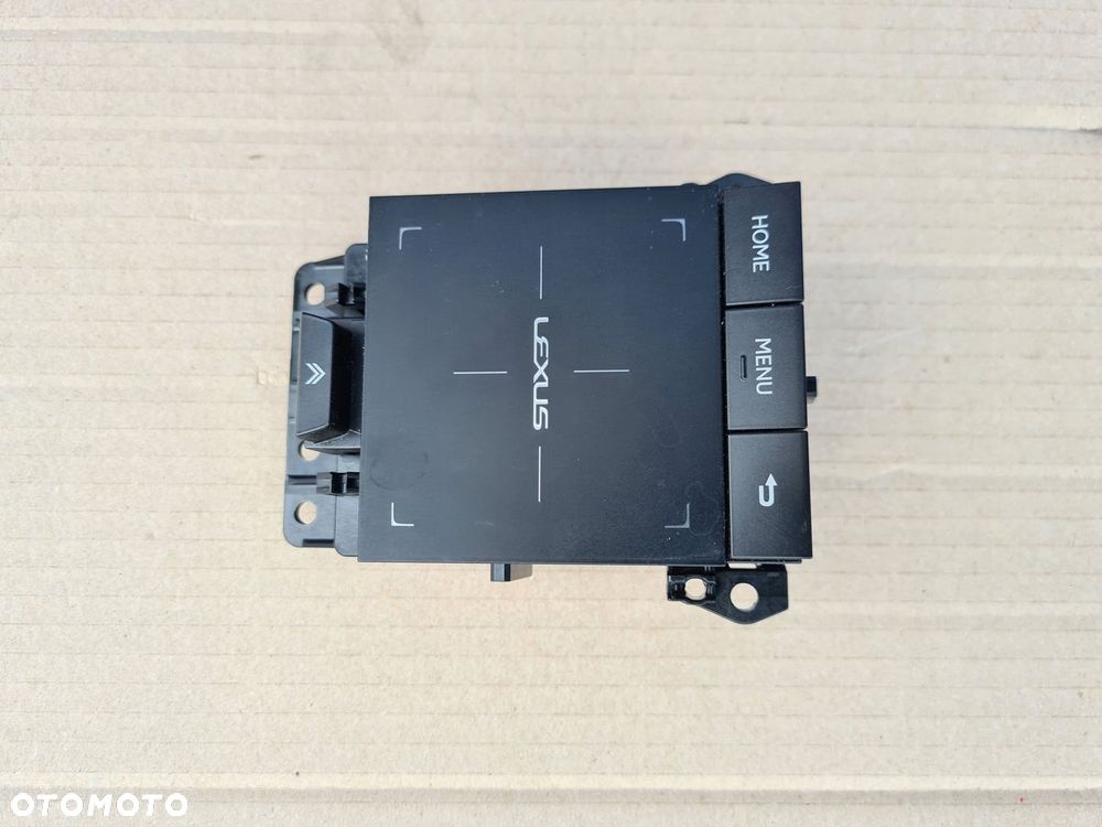 Lexus UX touchpad przełącznik nawigacji
