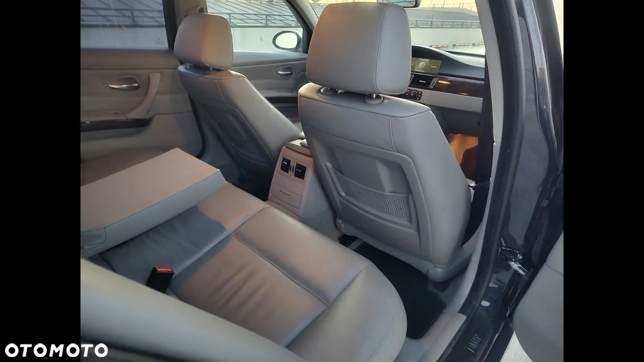 BMW Seria 3 330xi - 37