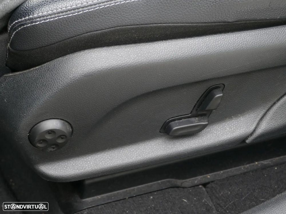 Mercedes-Benz GLC 220 d 4Matic 9G-TRONIC AMG Line - 32