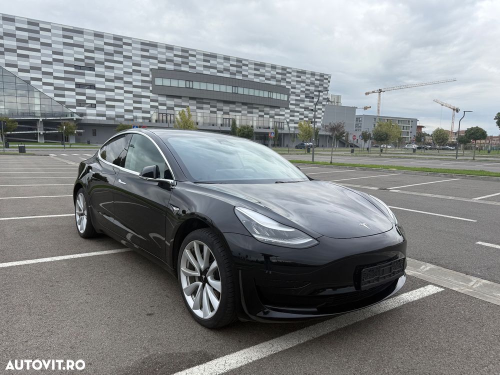 Tesla Model 3 - 1