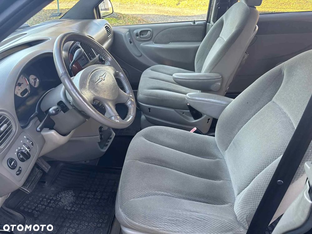 Chrysler Grand Voyager - 15