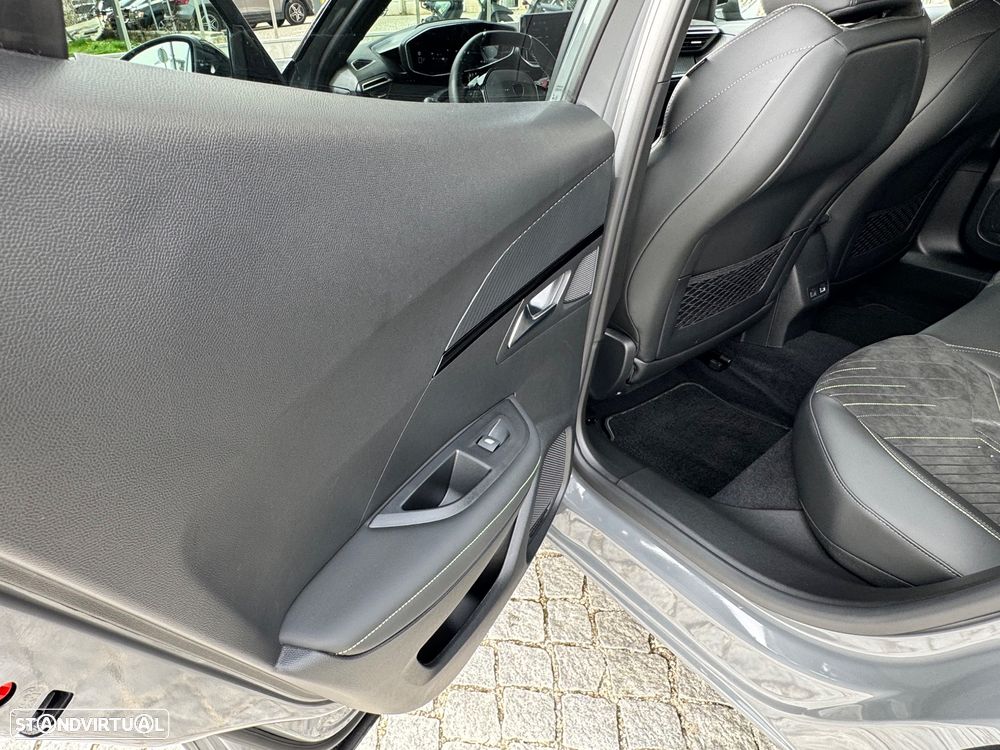 Peugeot e-2008 54 kWh GT - 28