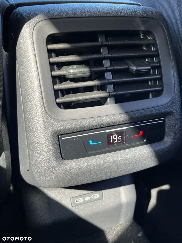 Volkswagen T-Roc 1.5 eTSI Life DSG - 12
