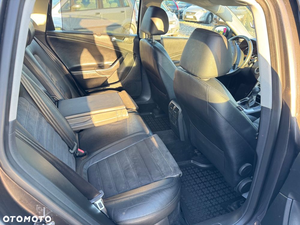 Volkswagen Passat 2.0 TDI Highline - 9