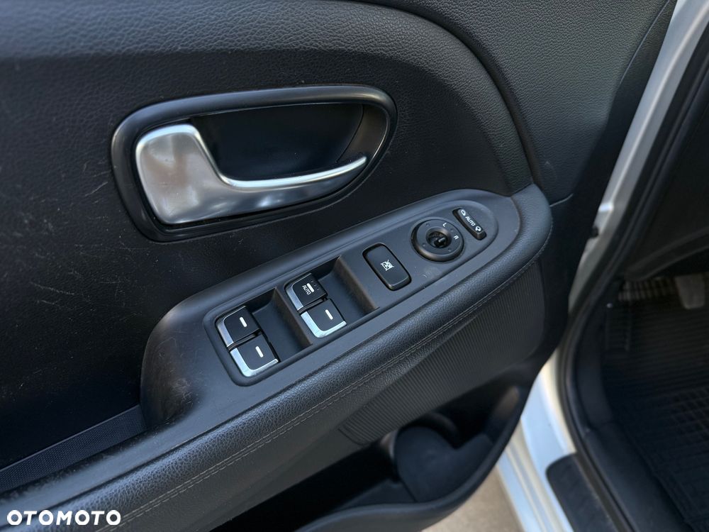 Kia Carens - 12