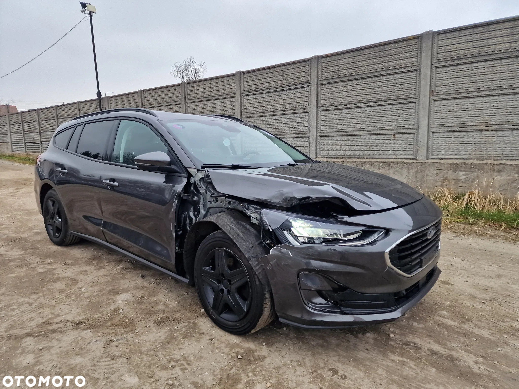 Ford Focus Turnier 1.0 EcoBoost Start-Stopp-System COOL&CONNECT - 2
