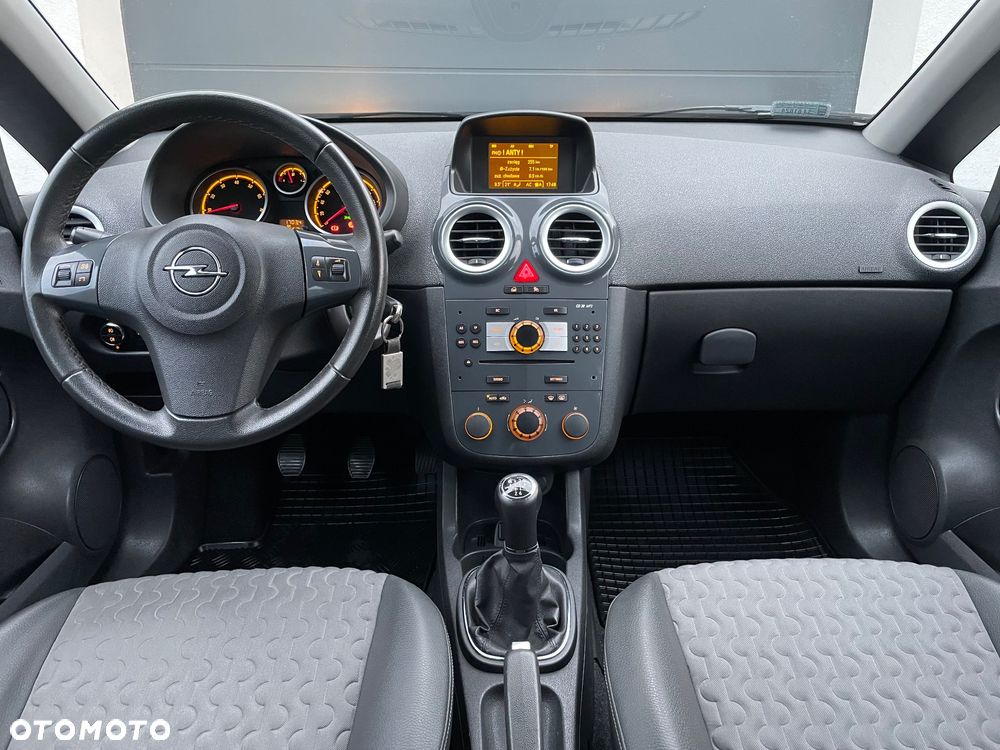 Opel Corsa 1.2 16V Cosmo - 9