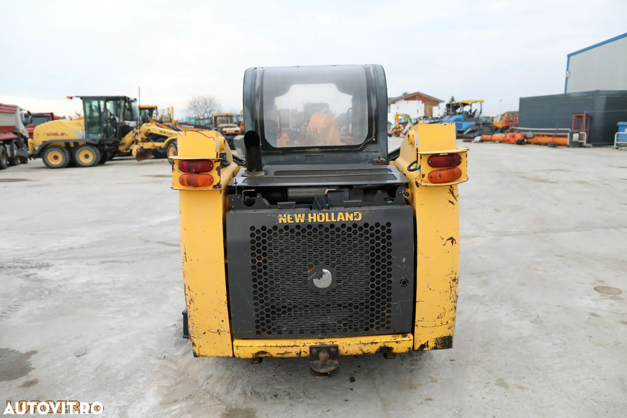 New Holland L215 - 6