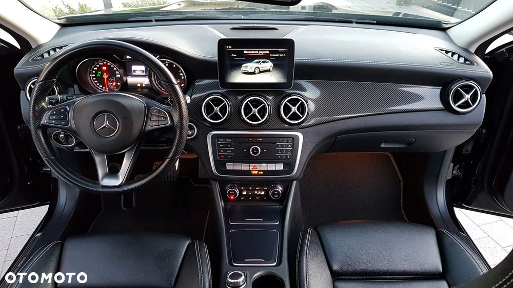 Mercedes-Benz GLA 180 7G-DCT AMG Line - 20