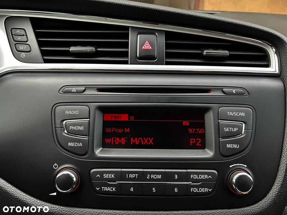 Kia Ceed - 12